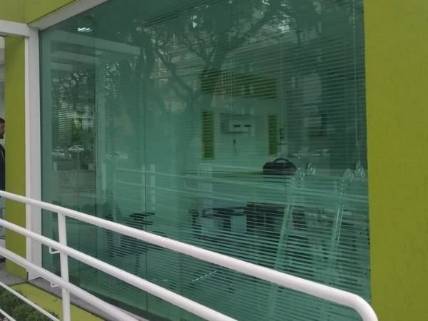 Películas Fumê, Espelhada e Jateada em Vila Velha Películas Fumê, Espelhada e Jateada em Vila Velha